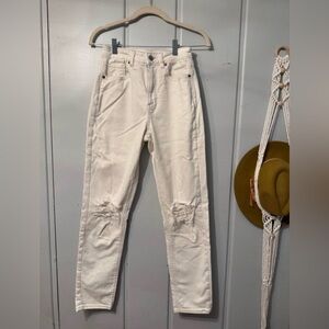 AE Off-white High Rise Mom Jeans - waist is a 0 / 25